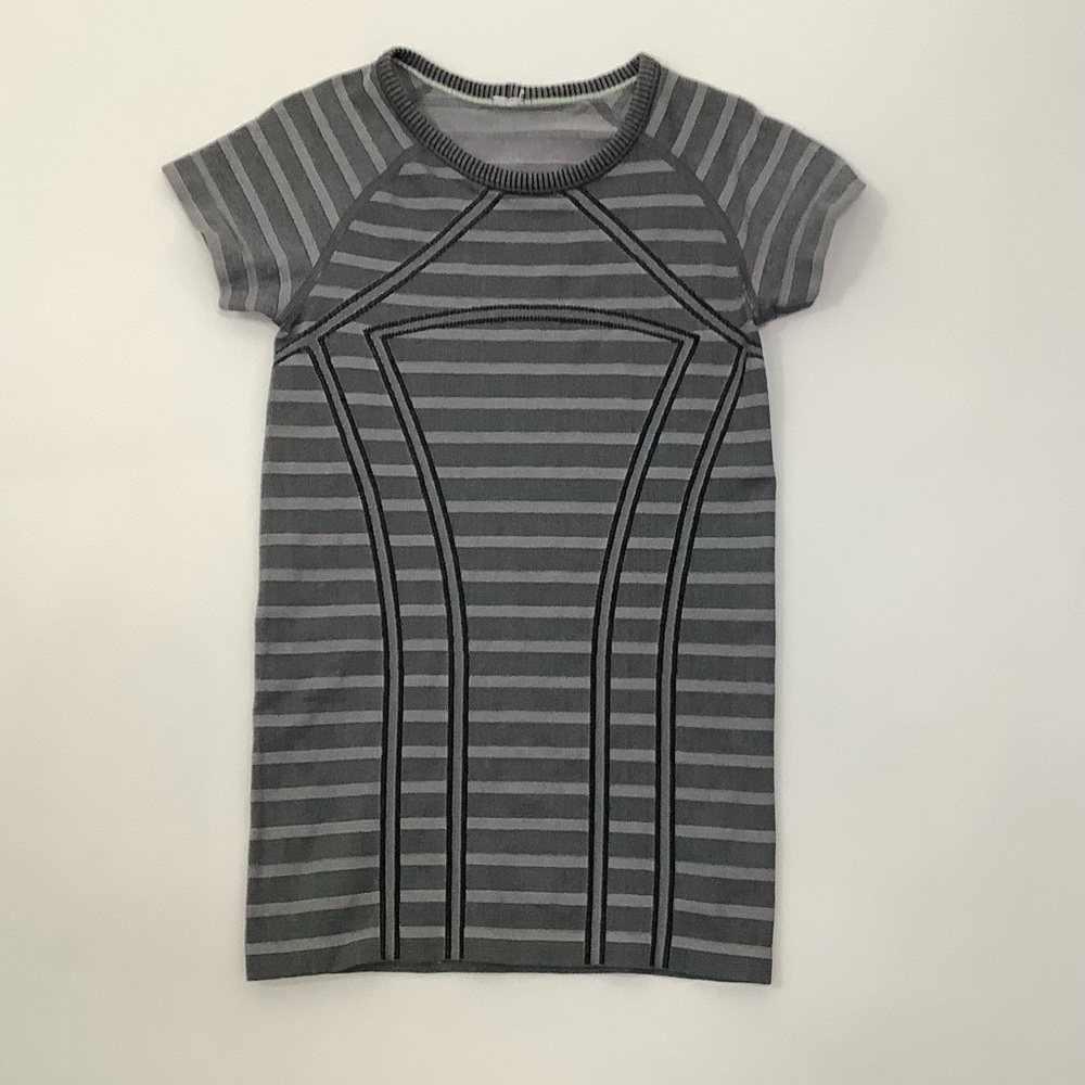 Ivivva Lululemon Fly Tech Short Sleeve Tee Girls 10 Gray Striped
